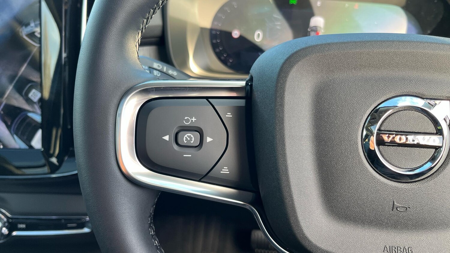 Used Volvo XC40 2025 for sale - 76592261: Photo 19