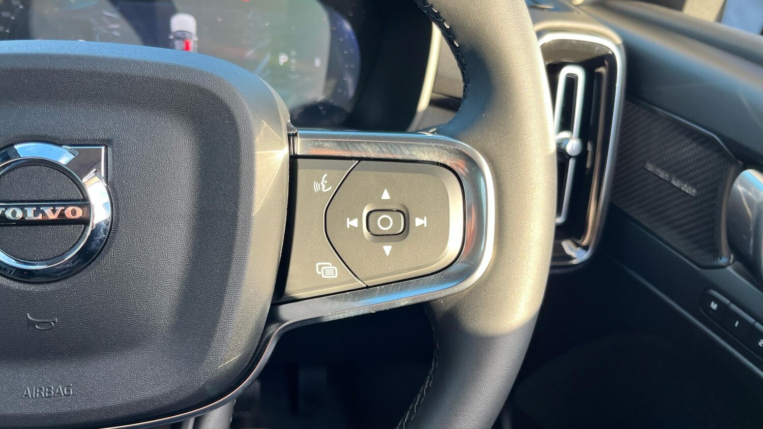 Used Volvo XC40 2025 for sale - 76592261: Photo 20