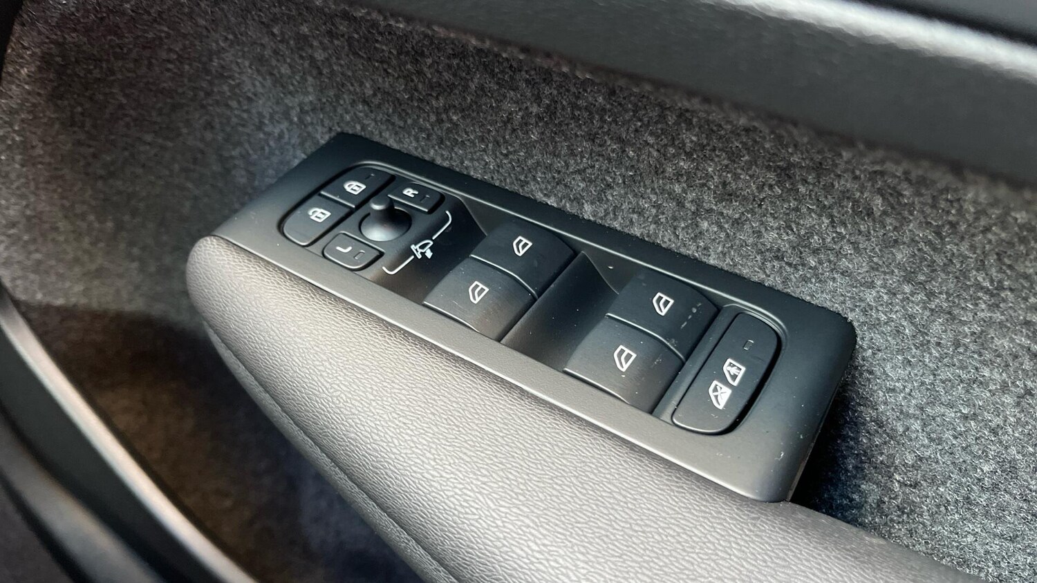 Used Volvo XC40 2025 for sale - 76592261: Photo 22