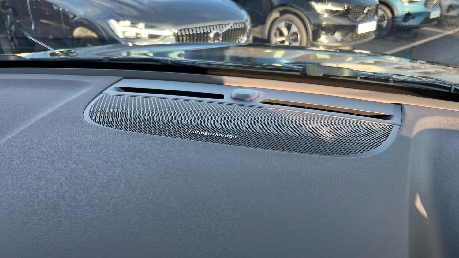 Used Volvo XC40 2025 for sale - 76592261: Photo 23