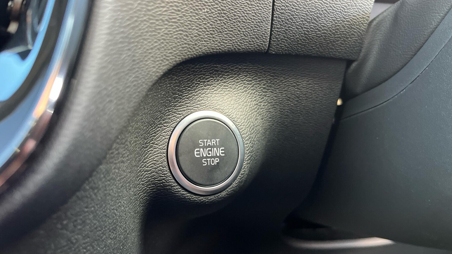 Used Volvo XC40 2025 for sale - 76592261: Photo 25