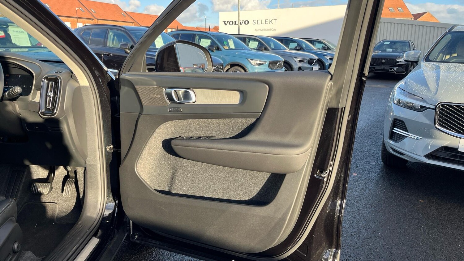 Used Volvo XC40 2025 for sale - 76592261: Photo 27