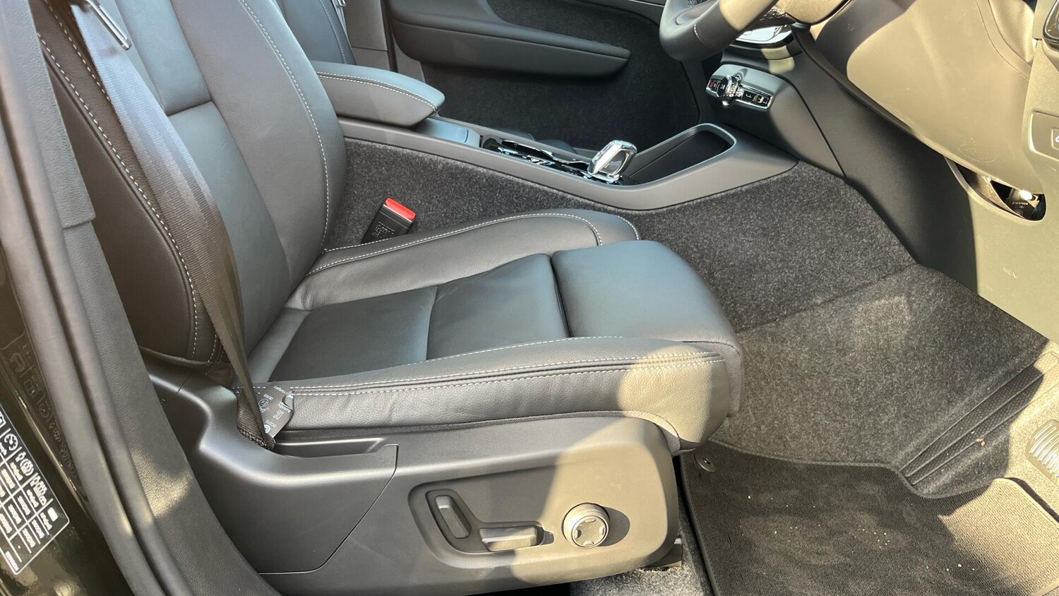 Used Volvo XC40 2025 for sale - 76592261: Photo 28