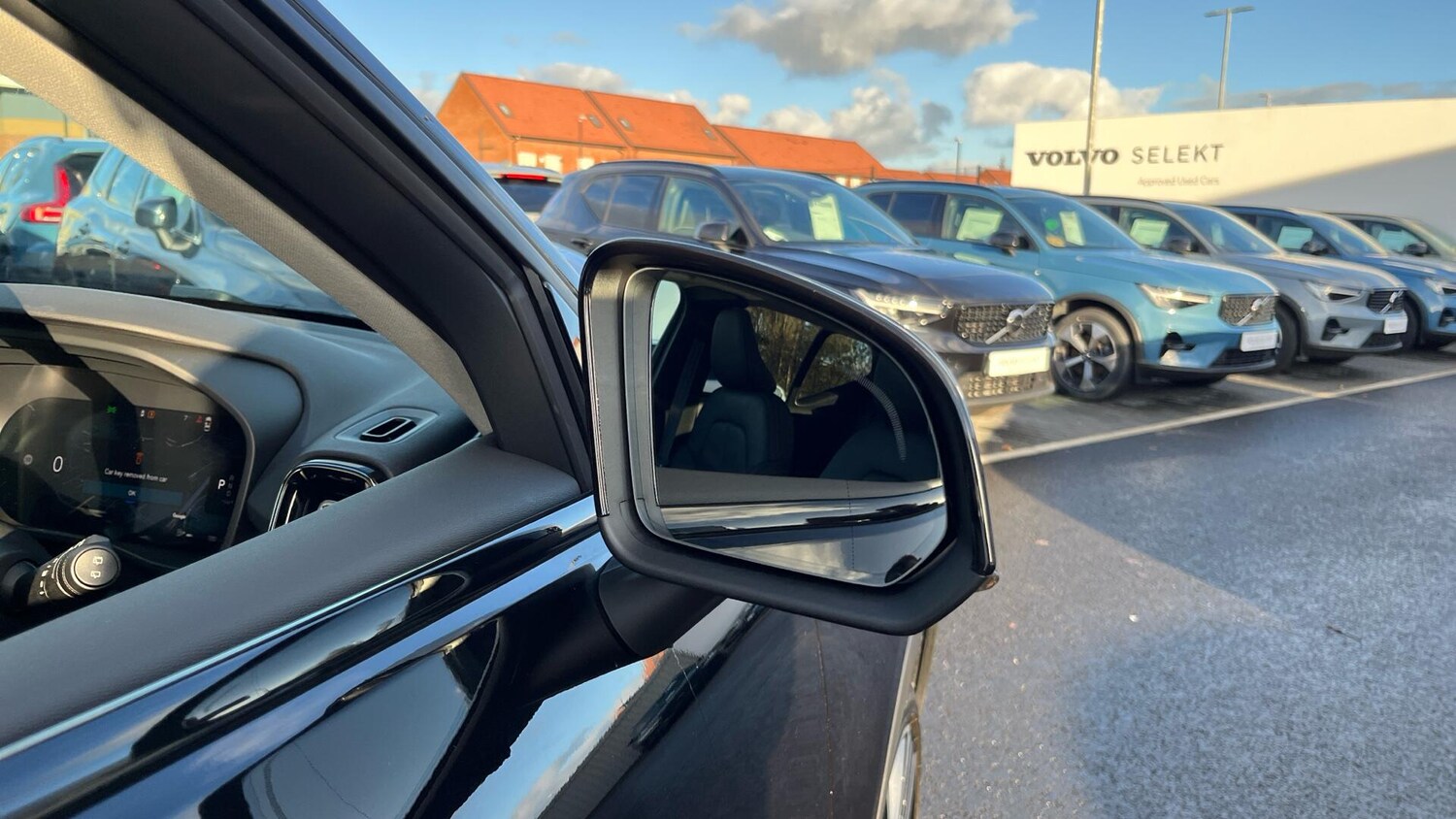 Used Volvo XC40 2025 for sale - 76592261: Photo 30