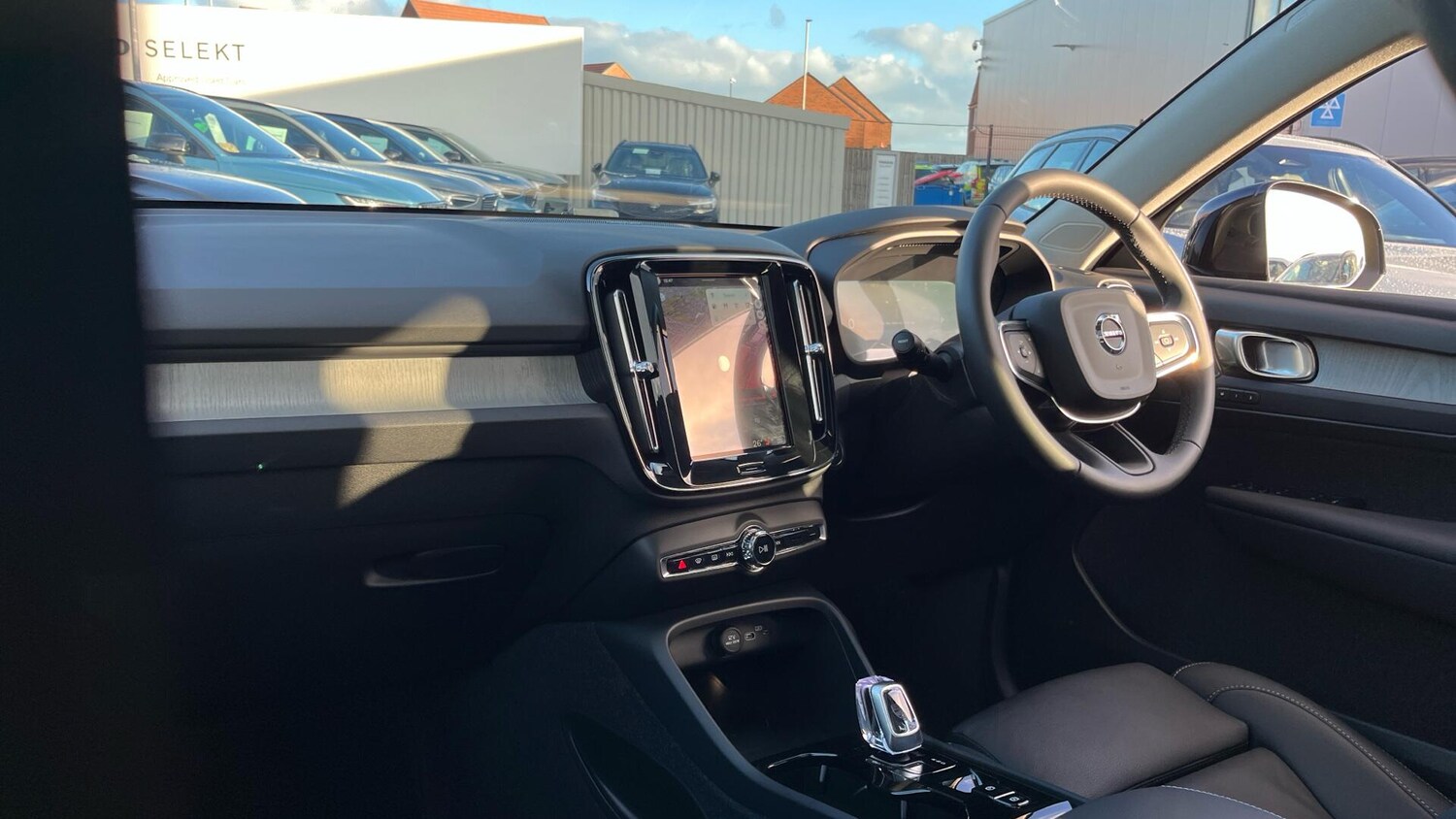 Used Volvo XC40 2025 for sale - 76592261: Photo 45