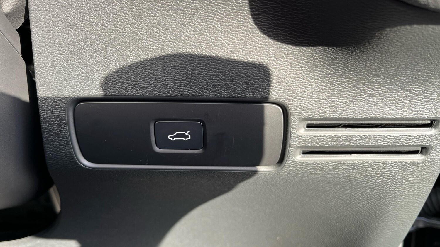 Used Volvo XC40 2025 for sale - 76592261: Photo 49