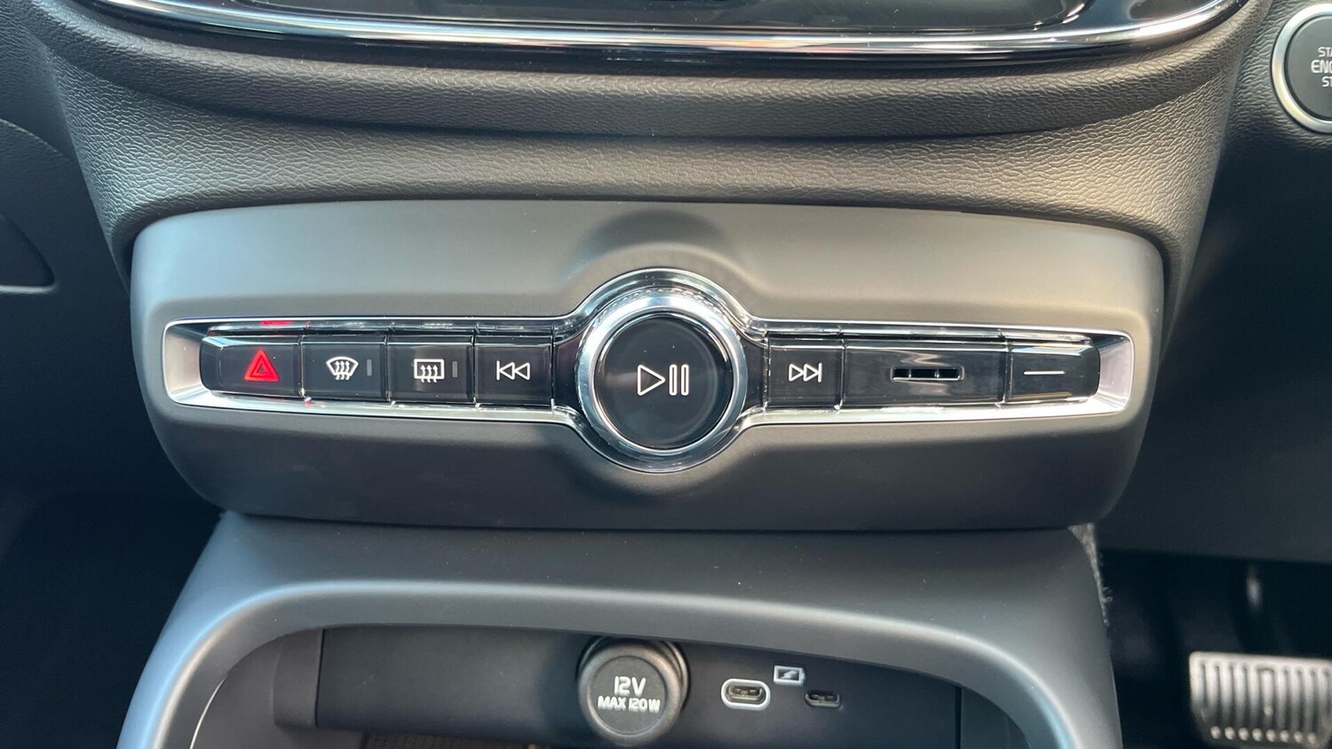 Used Volvo XC40 2025 for sale - 76592261: Photo 51