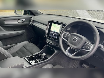Used Volvo XC40 2025 for sale - 79540757: Photo