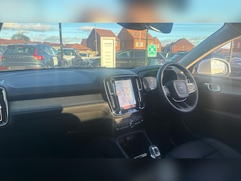 Used Volvo XC40 2025 for sale - 76995436: Photo