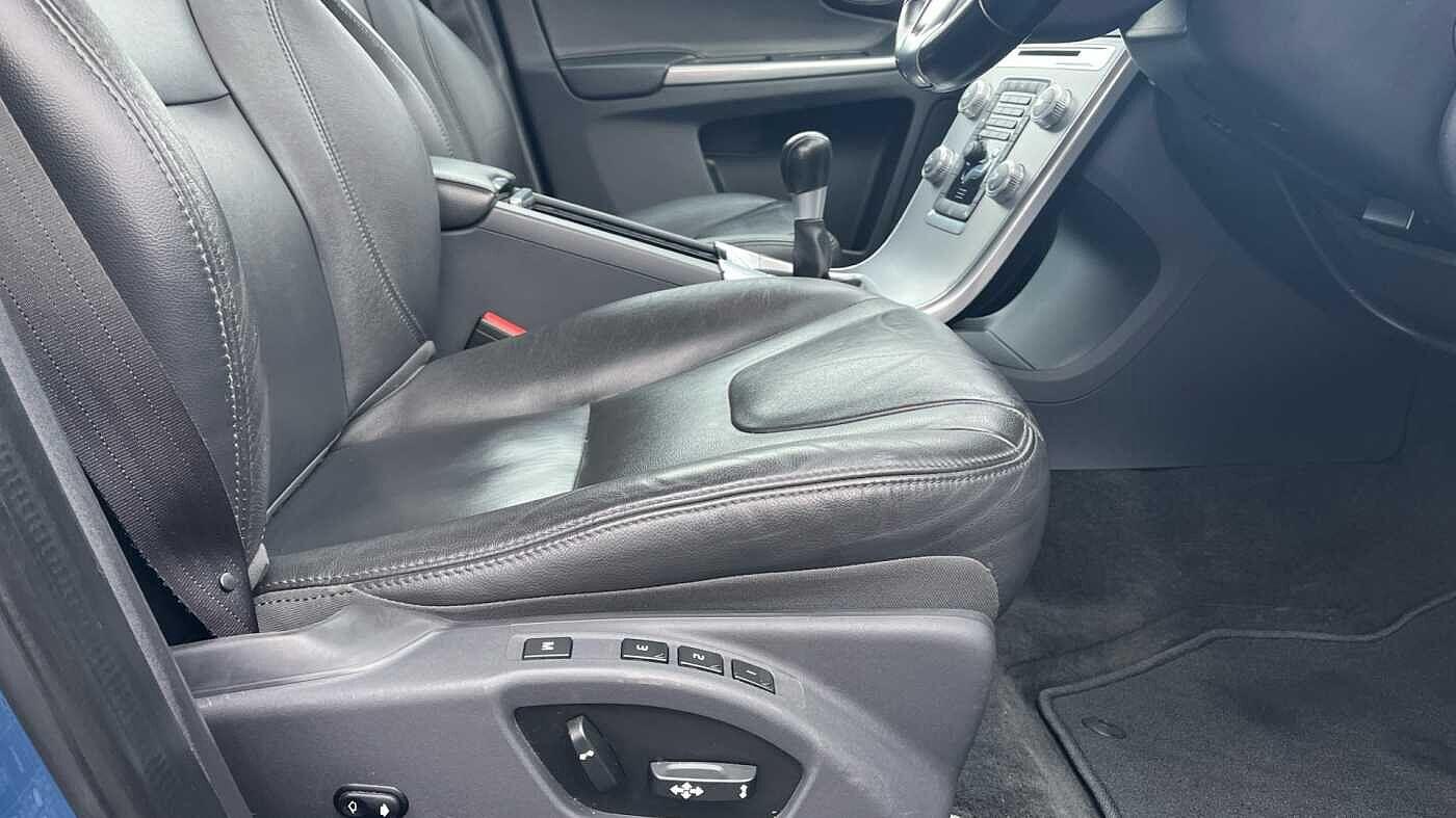 Used Volvo XC60 2017 for sale - 77738098: Photo 32