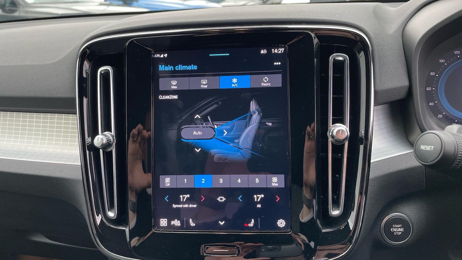 Used Volvo XC40 for sale - 77304876: Photo 28