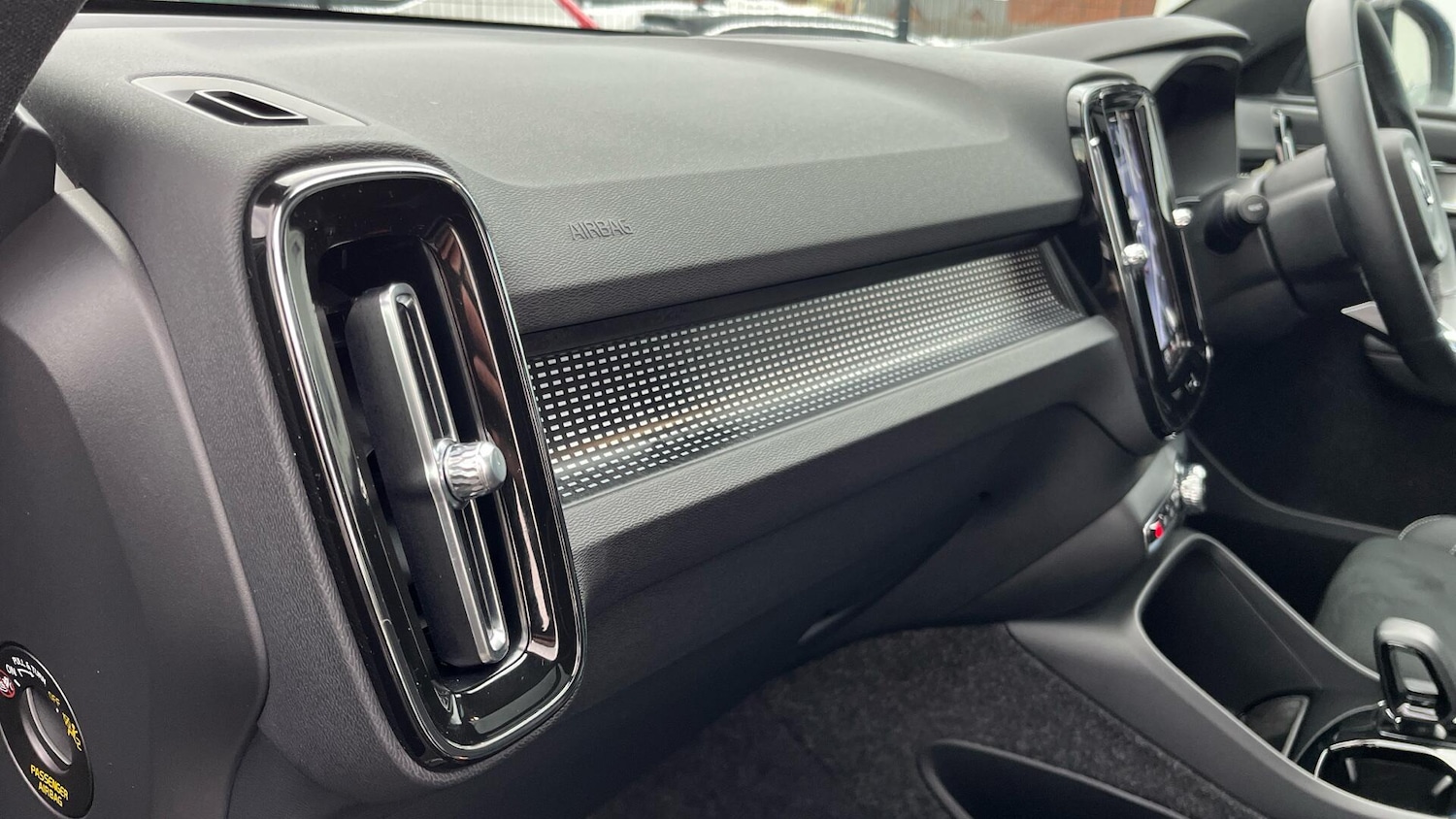 Used Volvo XC40 2025 for sale - 76408675: Photo 43