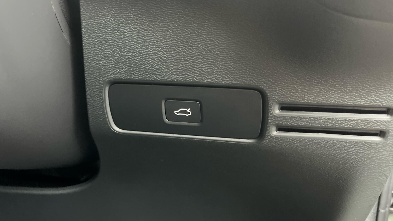 Used Volvo XC40 2025 for sale - 76408675: Photo 50