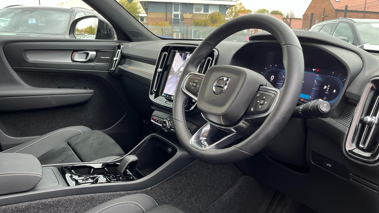 Used Volvo XC40 2025 for sale - 76408675: Photo 52