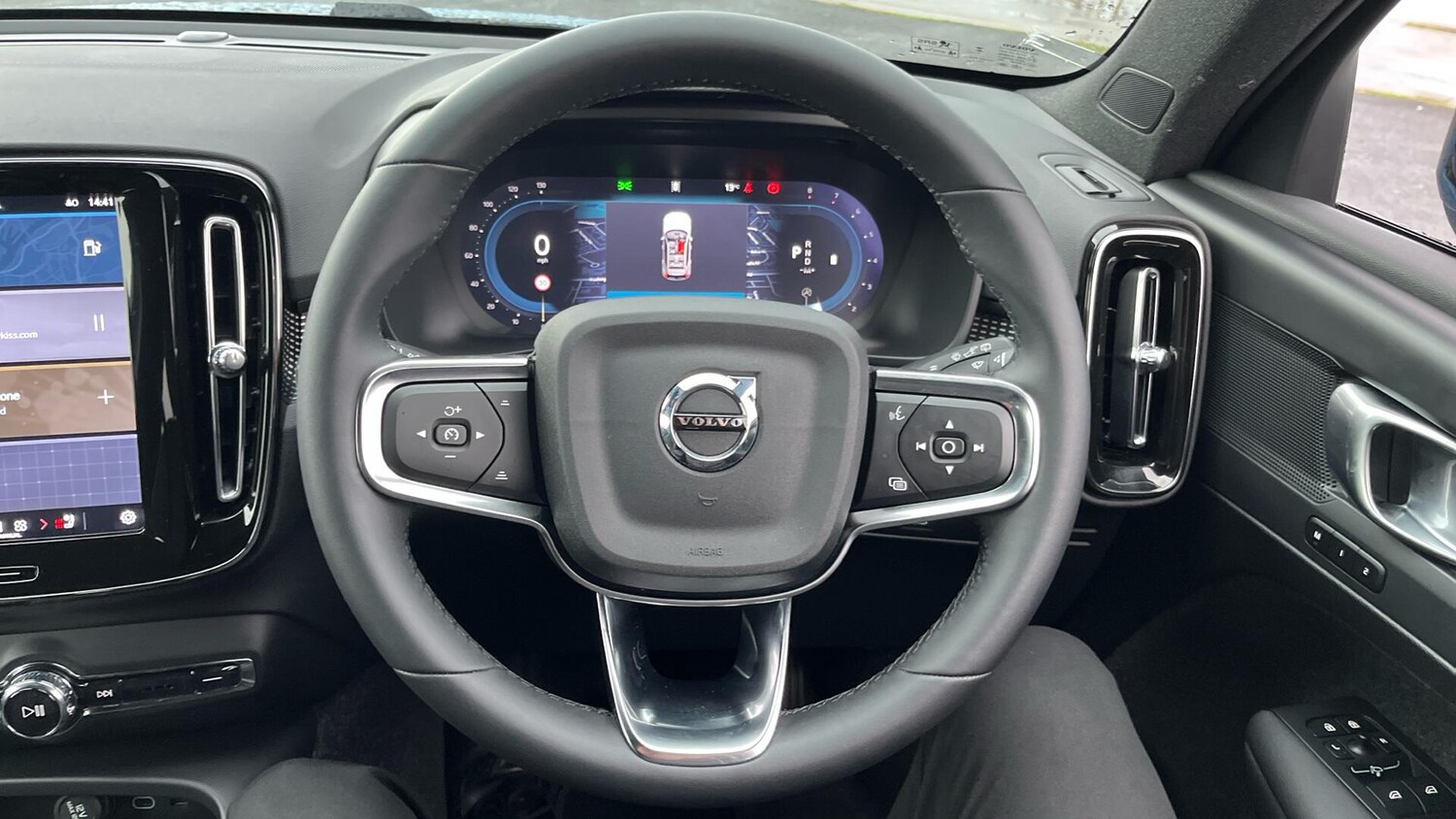 Used Volvo XC40 2025 for sale - 76887155: Photo 10