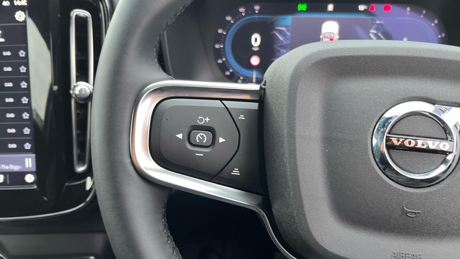 Used Volvo XC40 2025 for sale - 76887155: Photo 19