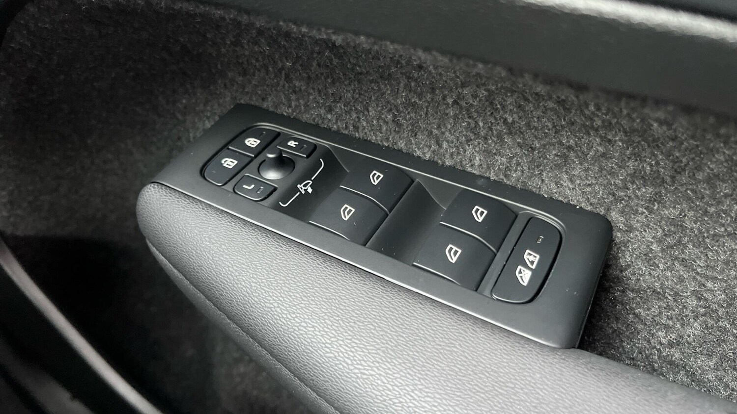 Used Volvo XC40 2025 for sale - 76887155: Photo 22