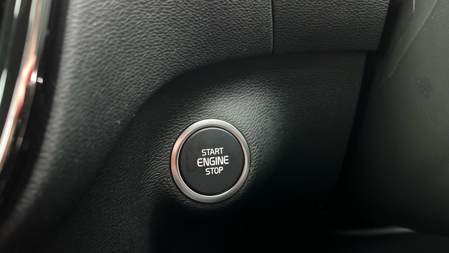 Used Volvo XC40 2025 for sale - 76887155: Photo 25