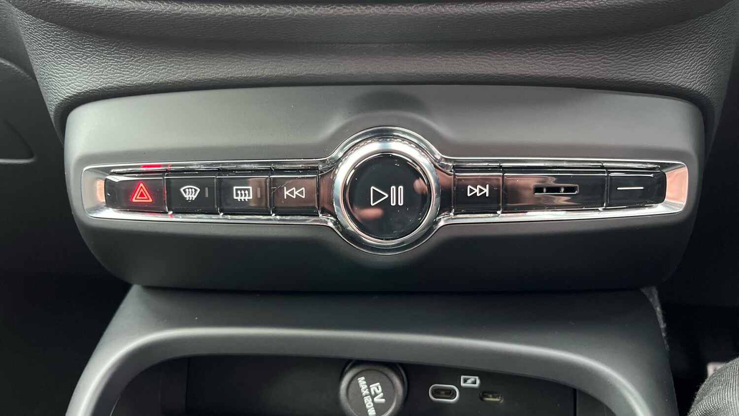 Used Volvo XC40 2025 for sale - 76887155: Photo 33