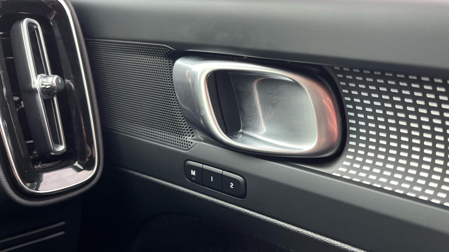 Used Volvo XC40 2025 for sale - 76887155: Photo 35