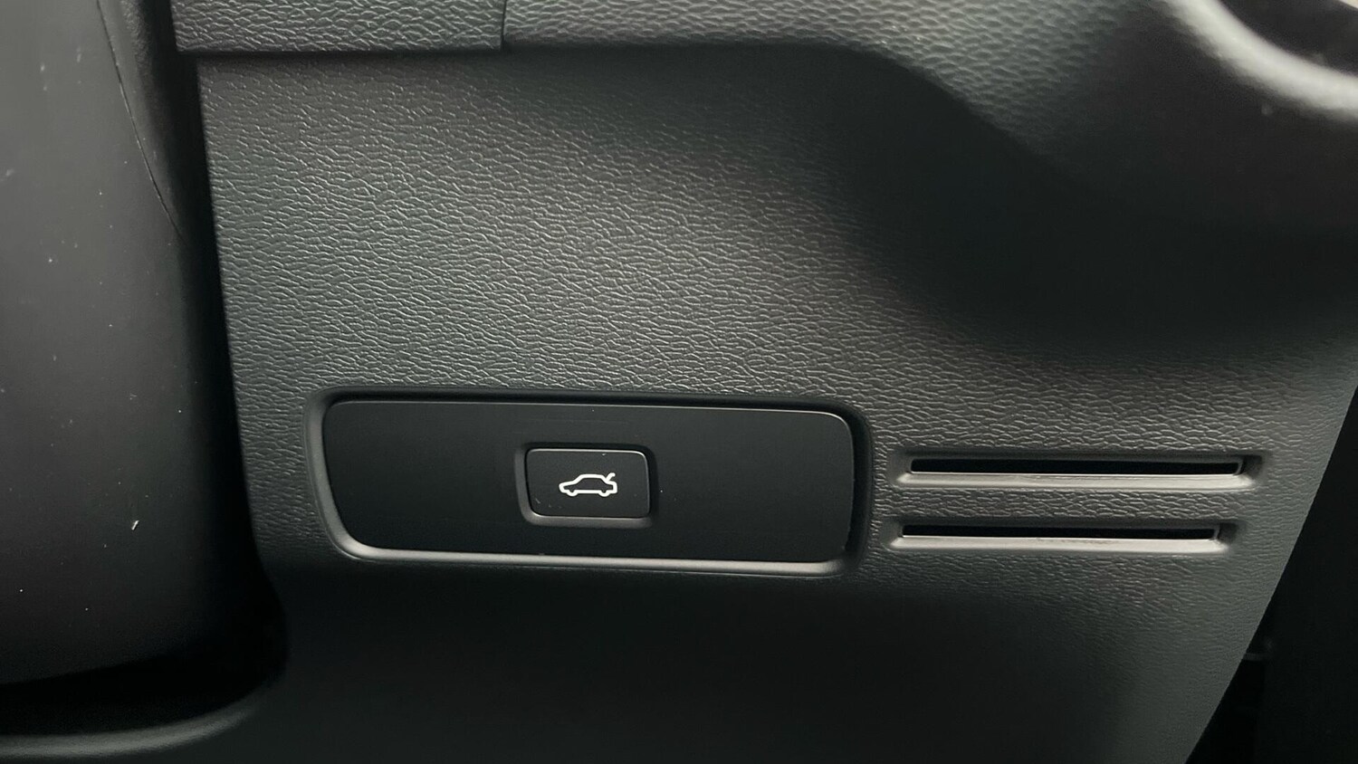 Used Volvo XC40 2025 for sale - 76887155: Photo 36