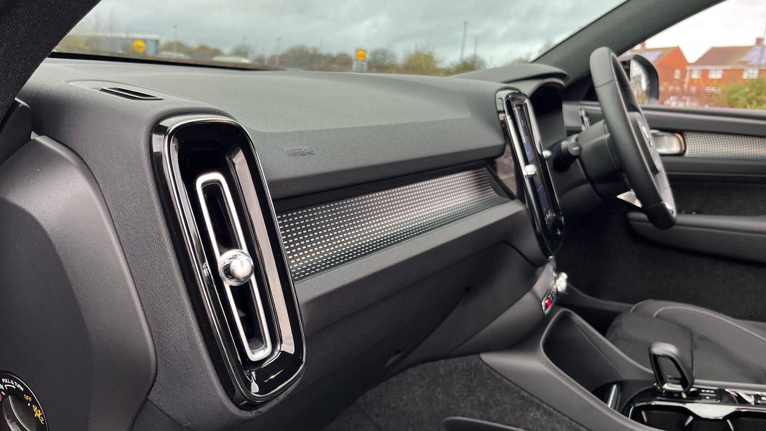 Used Volvo XC40 2025 for sale - 76887155: Photo 51