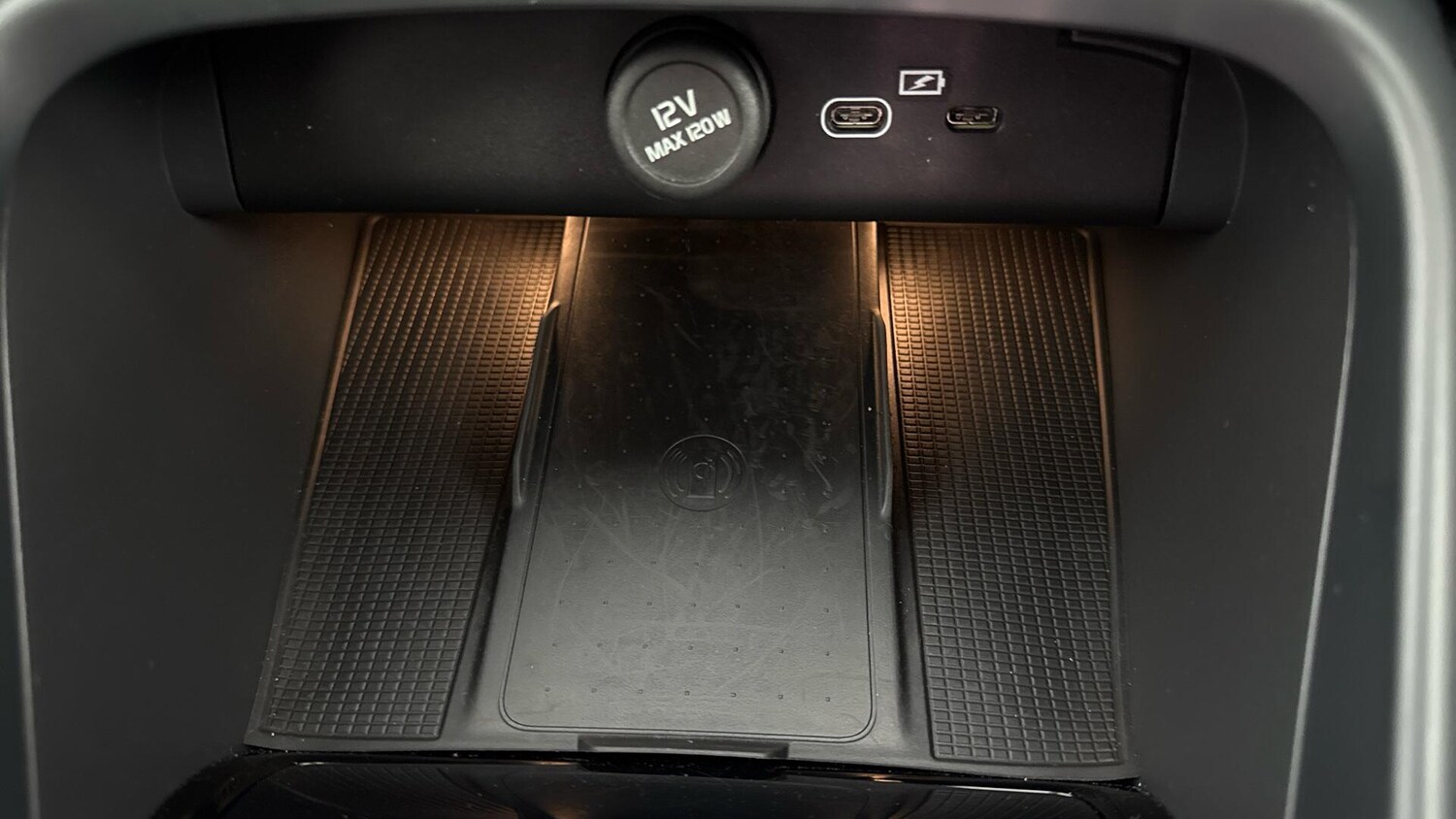 Used Volvo XC40 2023 for sale - 76071919: Photo 25