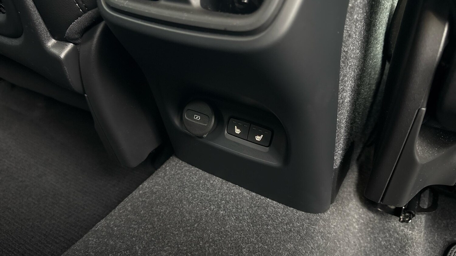 Used Volvo XC40 2023 for sale - 76071919: Photo 30