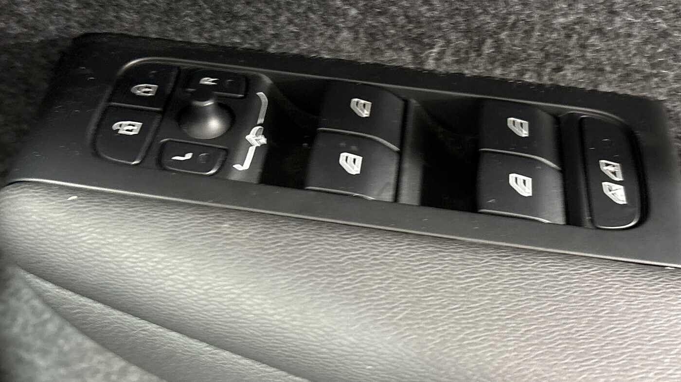 Used Volvo XC40 for sale - 76728269: Photo 24