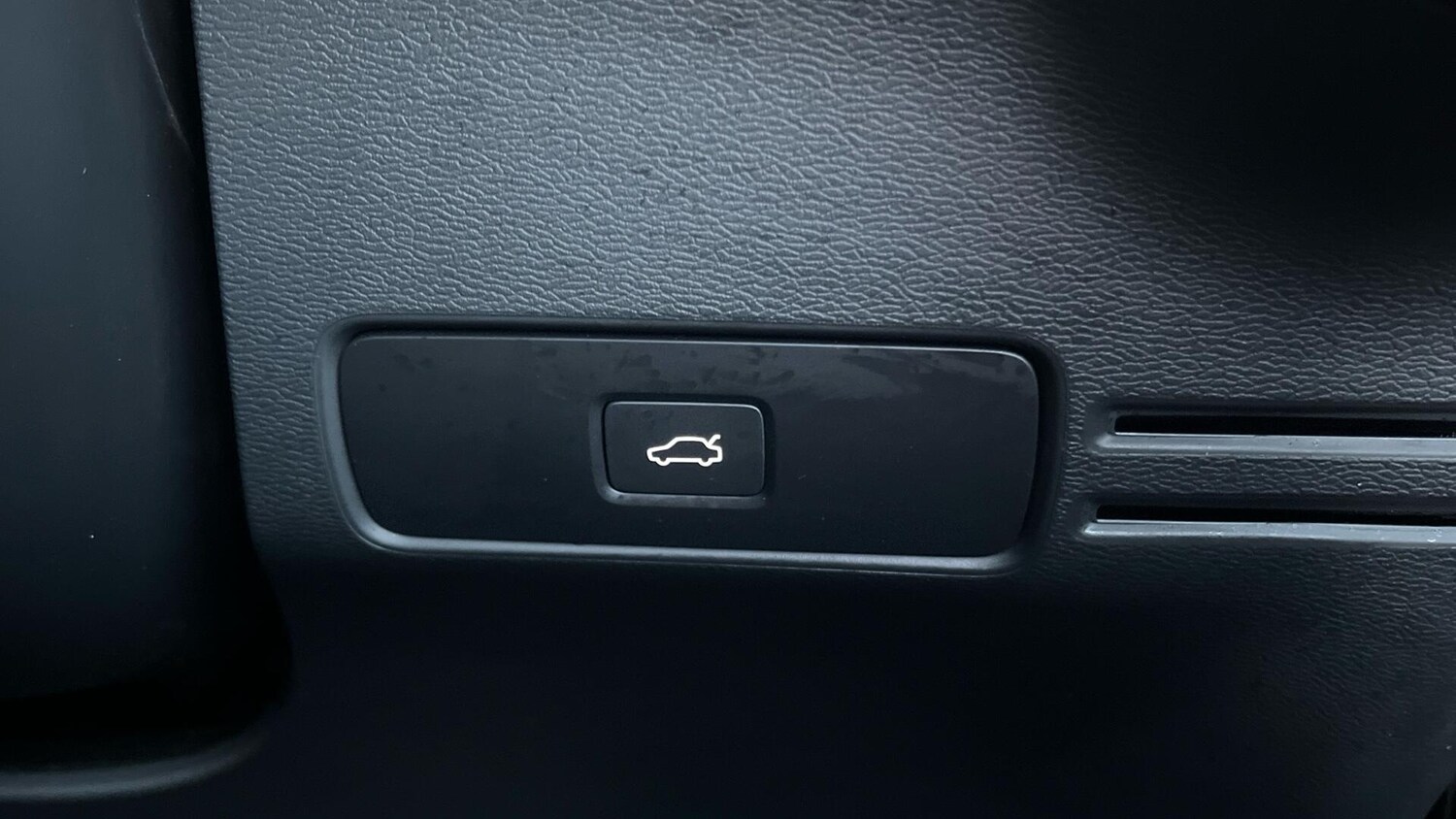 Used Volvo XC40 2025 for sale - 76728269: Photo 39