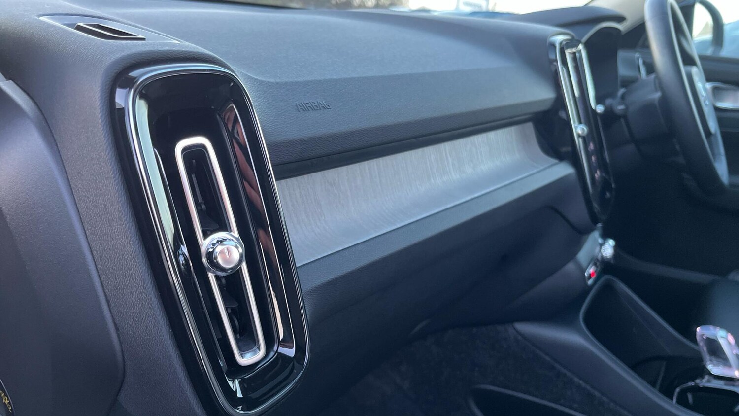 Used Volvo XC40 2025 for sale - 76728269: Photo 54