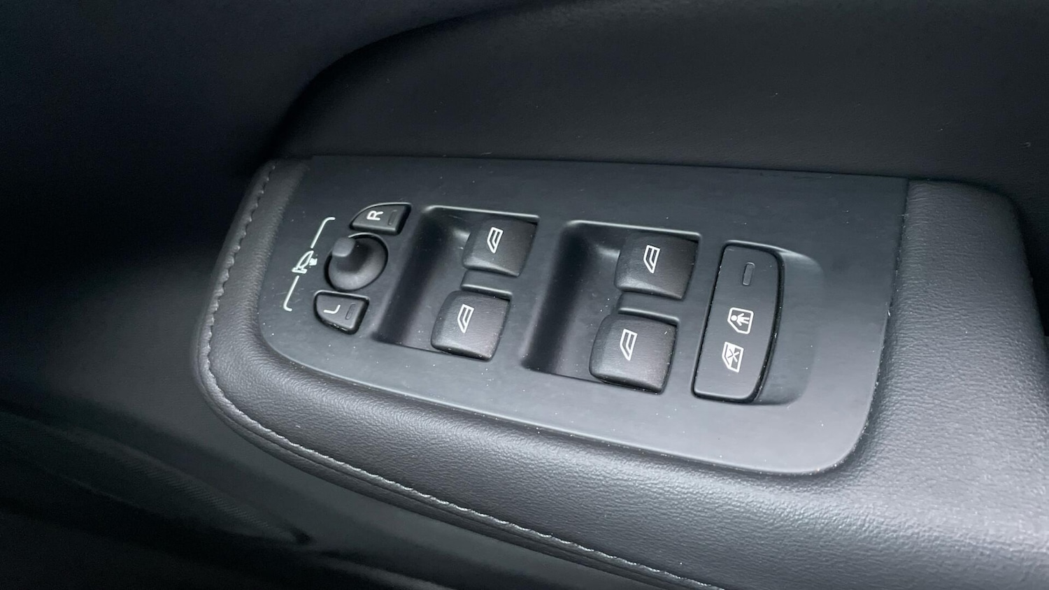 Used Volvo S60 2023 for sale - 76886230: Photo 23