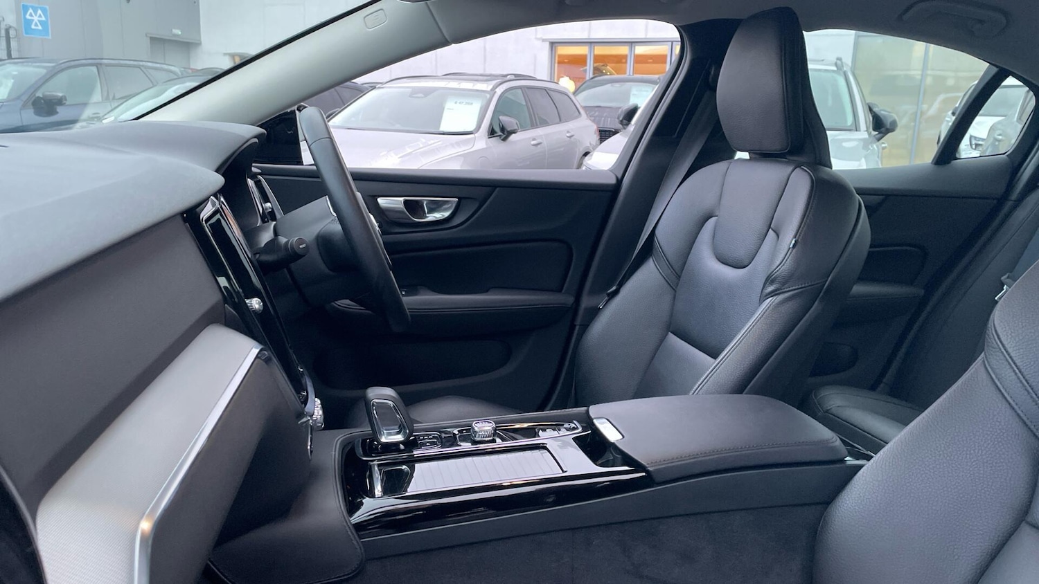 Used Volvo S60 2023 for sale - 76886230: Photo 46