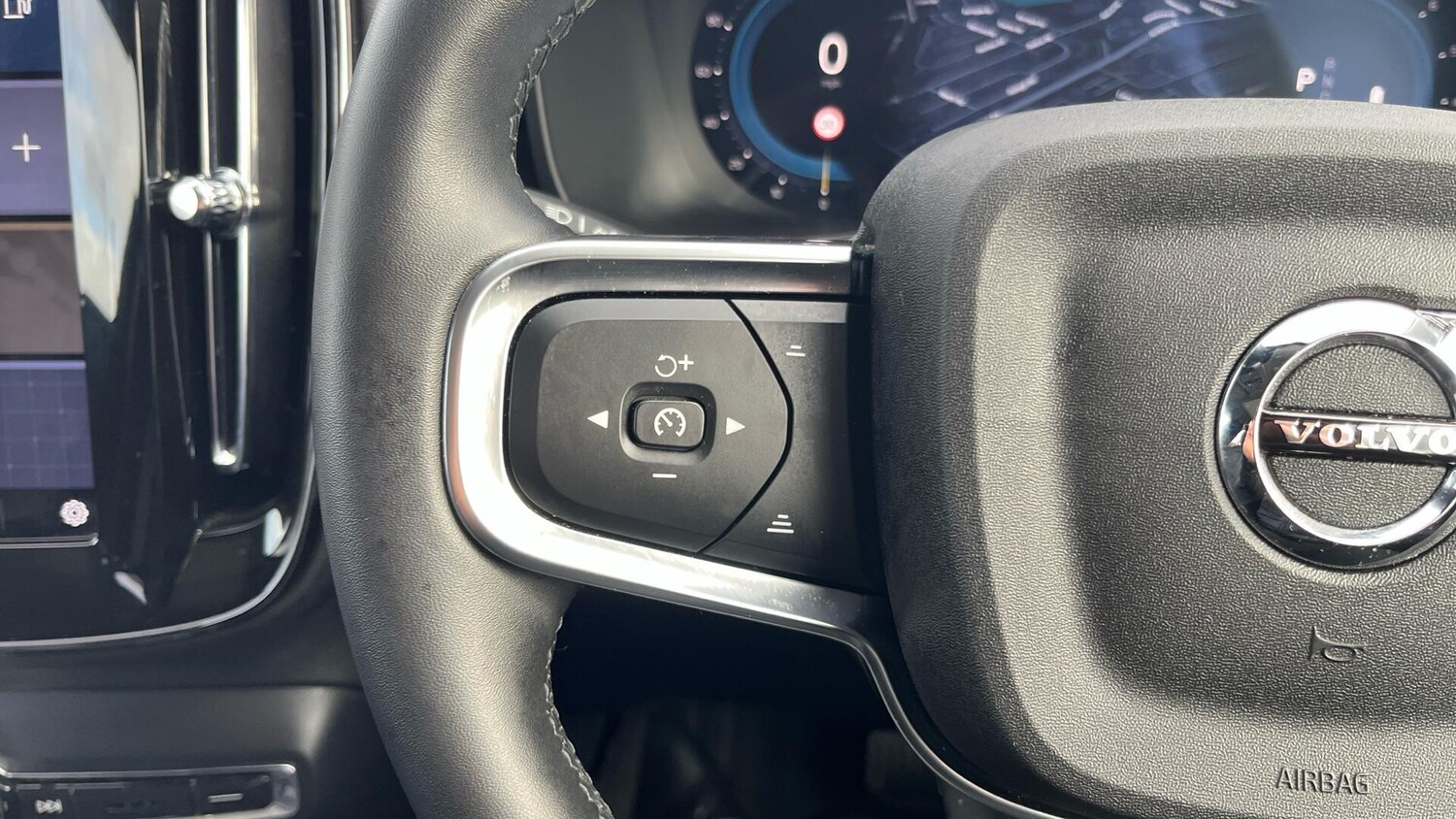 Used Volvo XC40 2025 for sale - 77633037: Photo 19