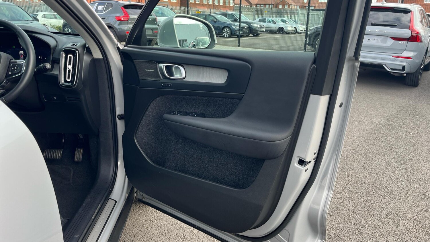 Used Volvo XC40 2025 for sale - 77633037: Photo 27