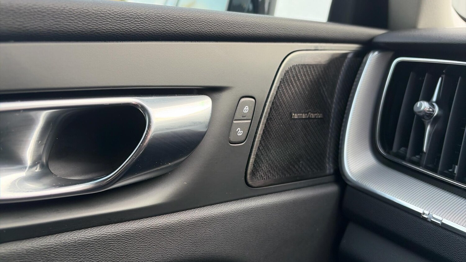 Used Volvo XC60 for sale - 77737854: Photo 43