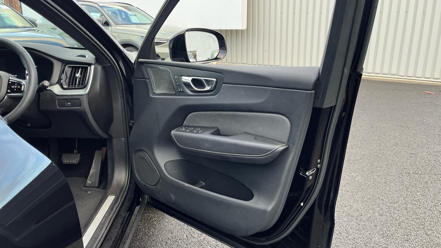 Used Volvo XC60 2023 for sale - 77396696: Photo 27