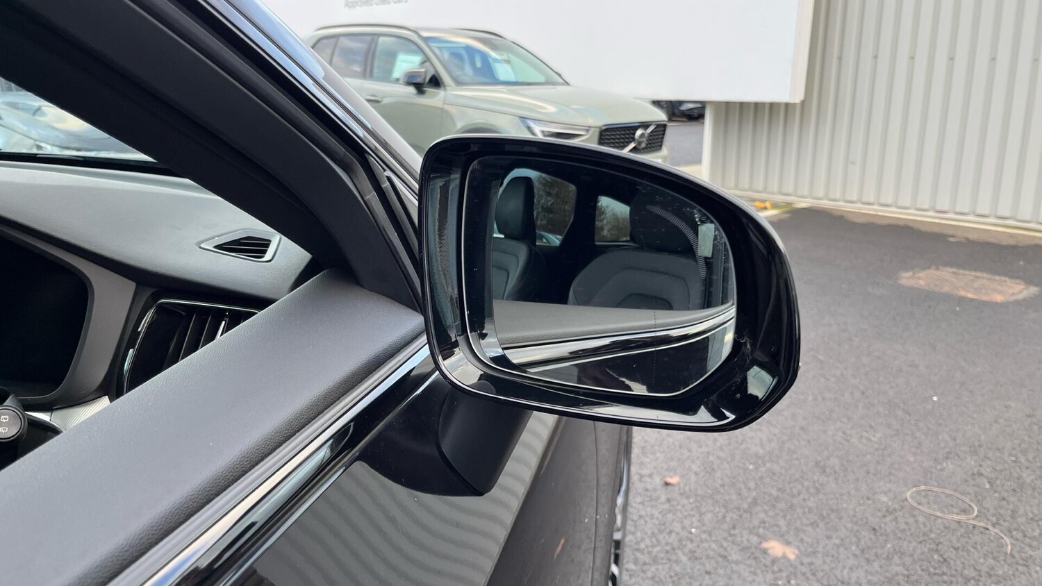 Used Volvo XC60 2023 for sale - 77396696: Photo 29