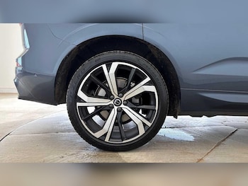 Used Volvo XC60 2025 for sale - 78934405: Photo