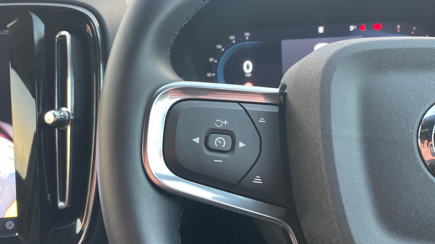 Used Volvo XC40 2025 for sale - 76990275: Photo 21