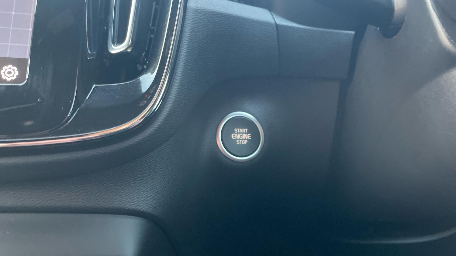 Used Volvo XC40 2025 for sale - 76990275: Photo 27