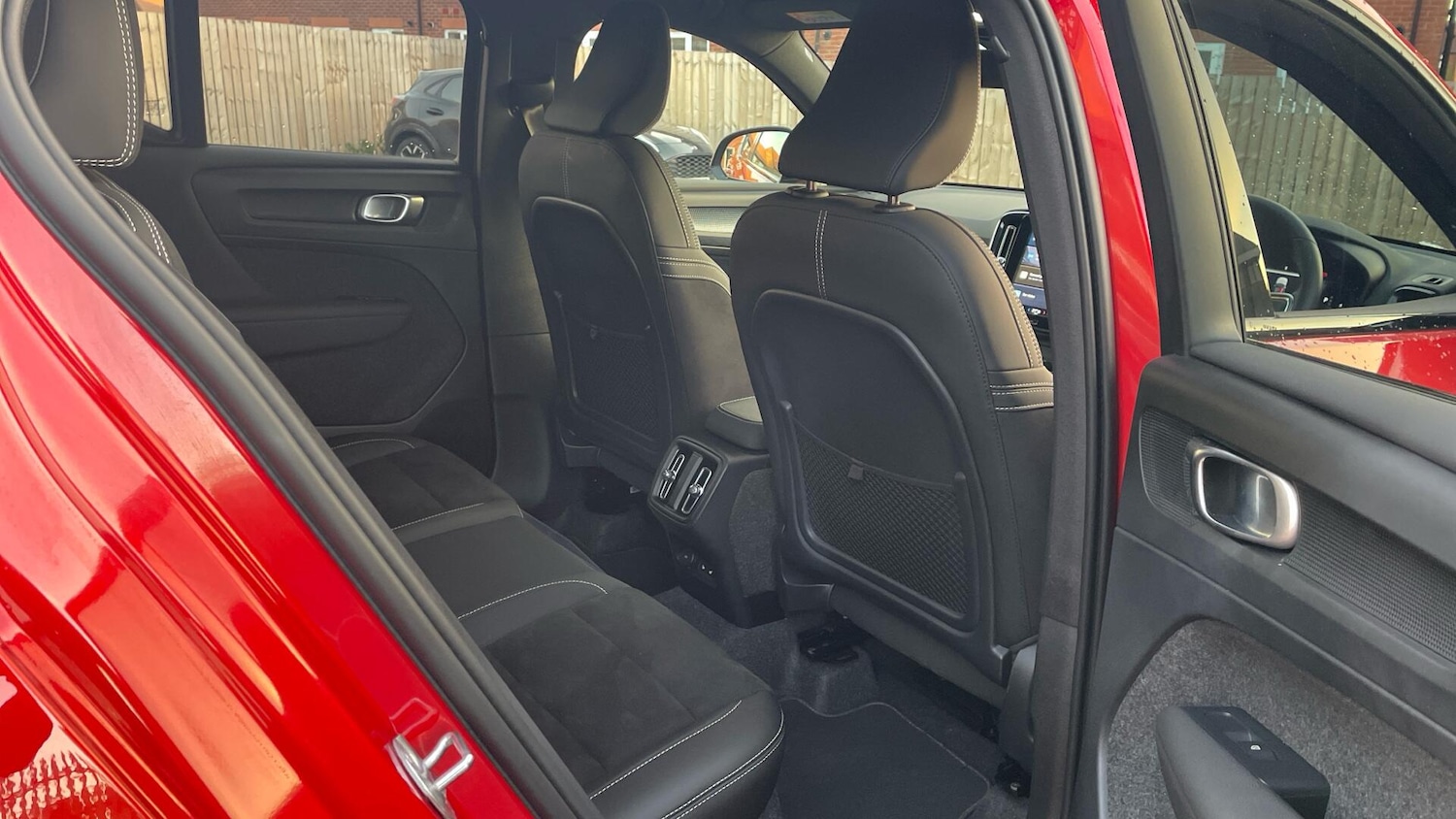 Used Volvo XC40 2025 for sale - 76990275: Photo 6