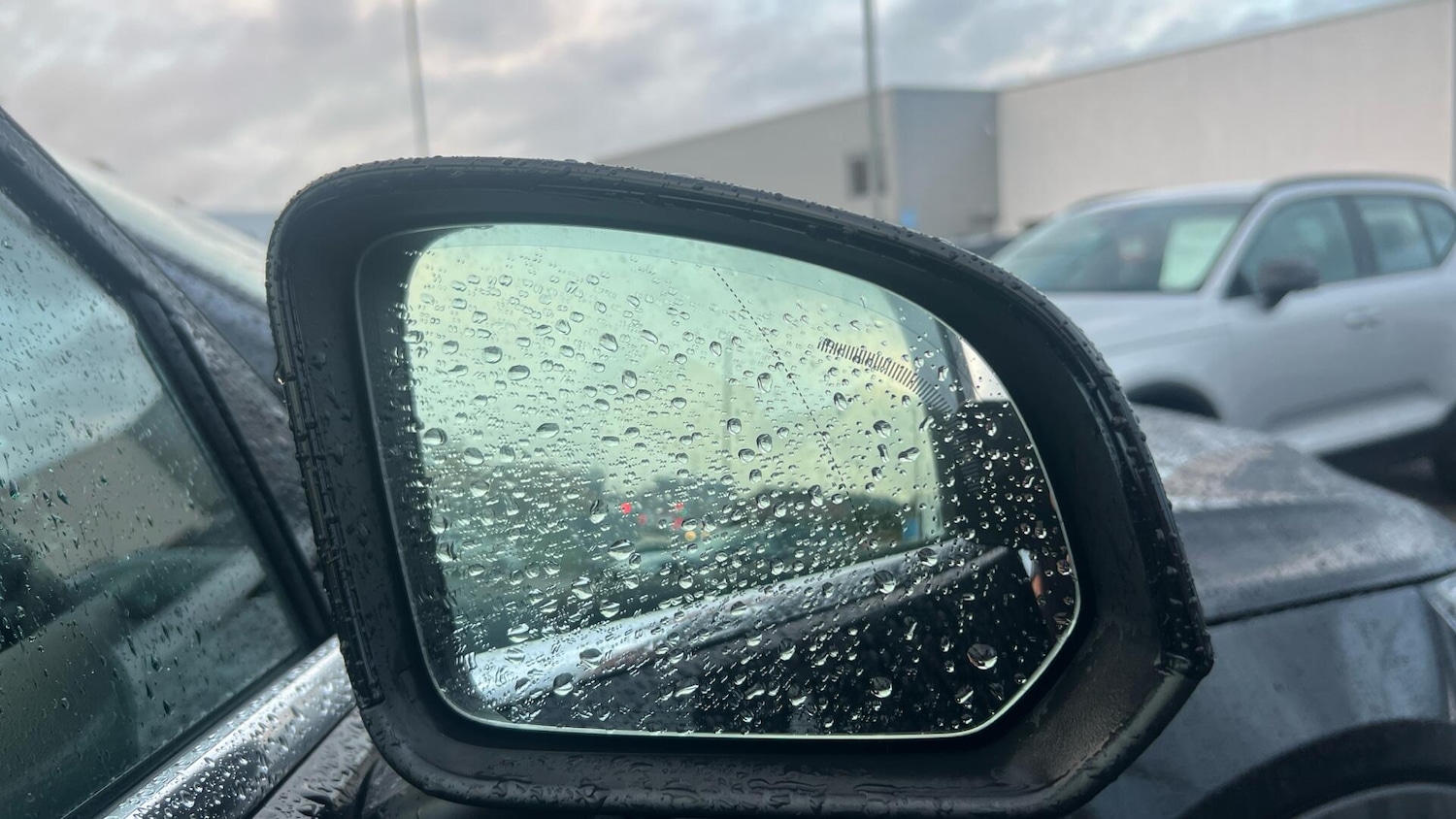 Used Volvo XC40 2024 for sale - 76990197: Photo 32