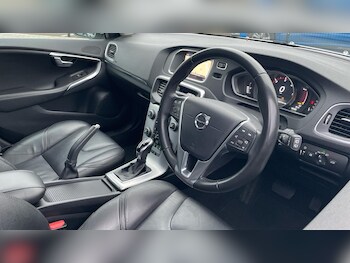 Used Volvo V40 2019 for sale - 77550309: Photo