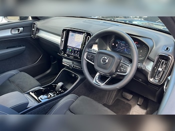 Used Volvo XC40 2025 for sale - 78892159: Photo