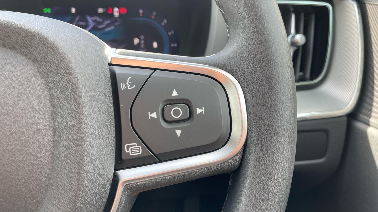 Used Volvo XC60 2024 for sale - 76020625: Photo 92