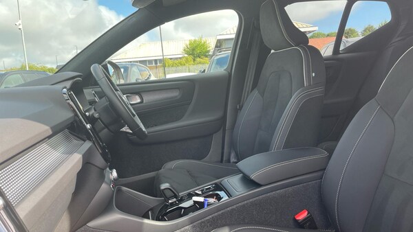 Used Volvo XC40 2023 for sale - 75185947: Photo 45