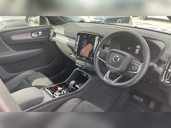 Used Volvo XC40 2023 for sale - 75185947: Photo