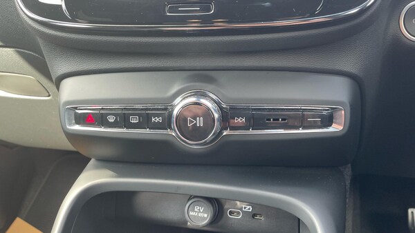 Used Volvo XC40 2023 for sale - 75185947: Photo 51