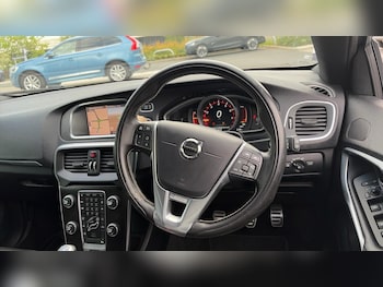 Used Volvo V40 2018 for sale - 77853454: Photo